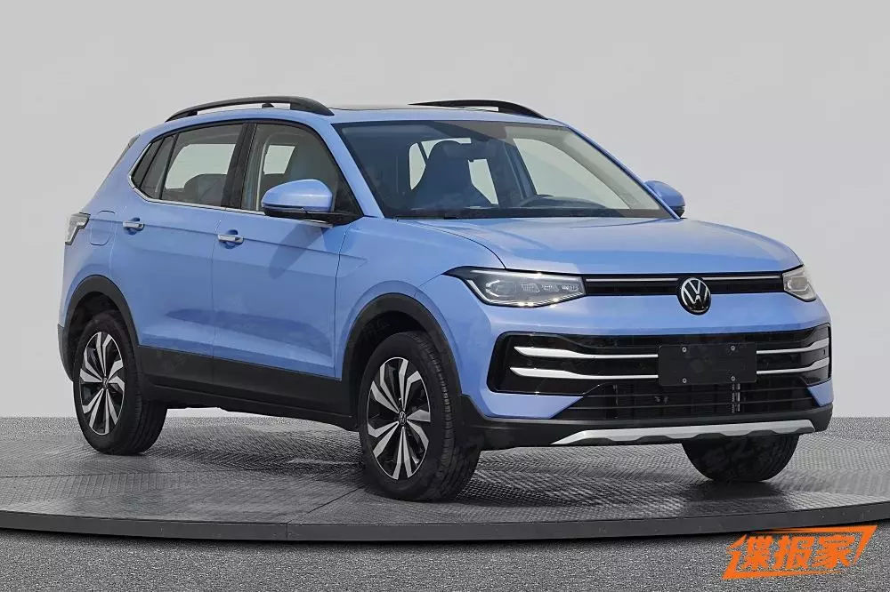 Volkswagen Tharu XR bản thấp với gói thiết kế ngoại thất mạ crôm.