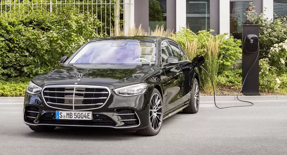 Mercedes-Benz S580e cũng sắp ra mắt Việt Nam