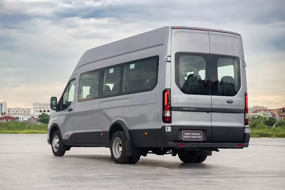 Ford Transit 2024 phiên bản Premium+ 18 chỗ