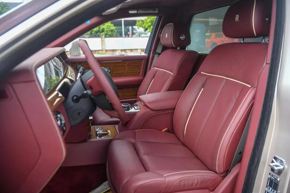 Rolls-Royce Phantom VIII có trang bị vách ngăn đã tìm thấy chủ nhân, giá chỉ 39 tỷ đồng- Ảnh 6.