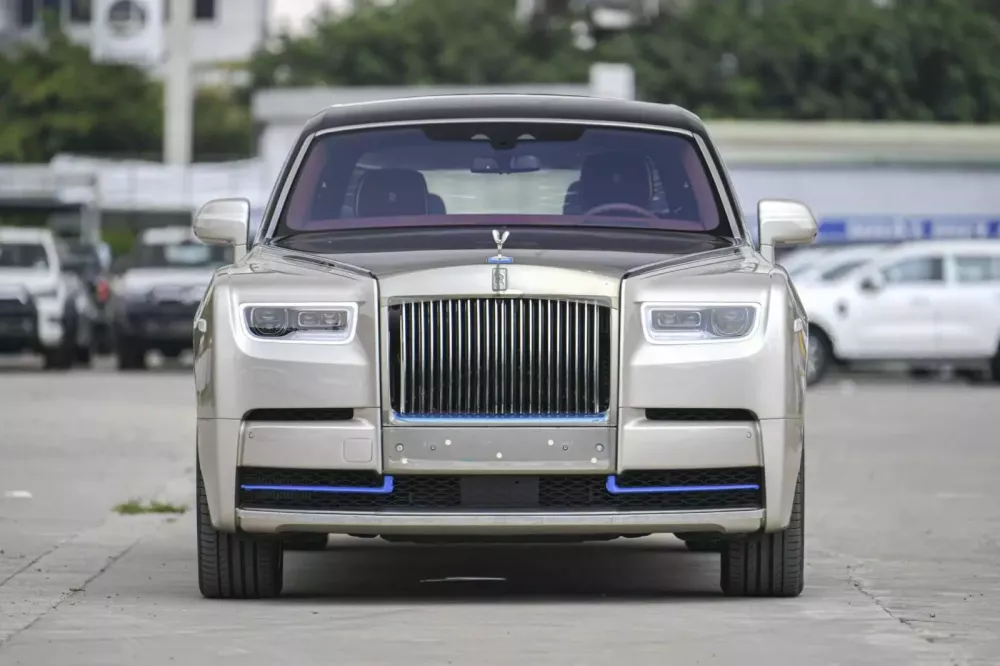 Rolls-Royce Phantom VIII có trang bị vách ngăn đã tìm thấy chủ nhân, giá chỉ 39 tỷ đồng- Ảnh 1. Rolls-Royce Phantom VIII có trang bị vách ngăn đã tìm thấy chủ nhân, giá chỉ 39 tỷ đồng- Ảnh 1.