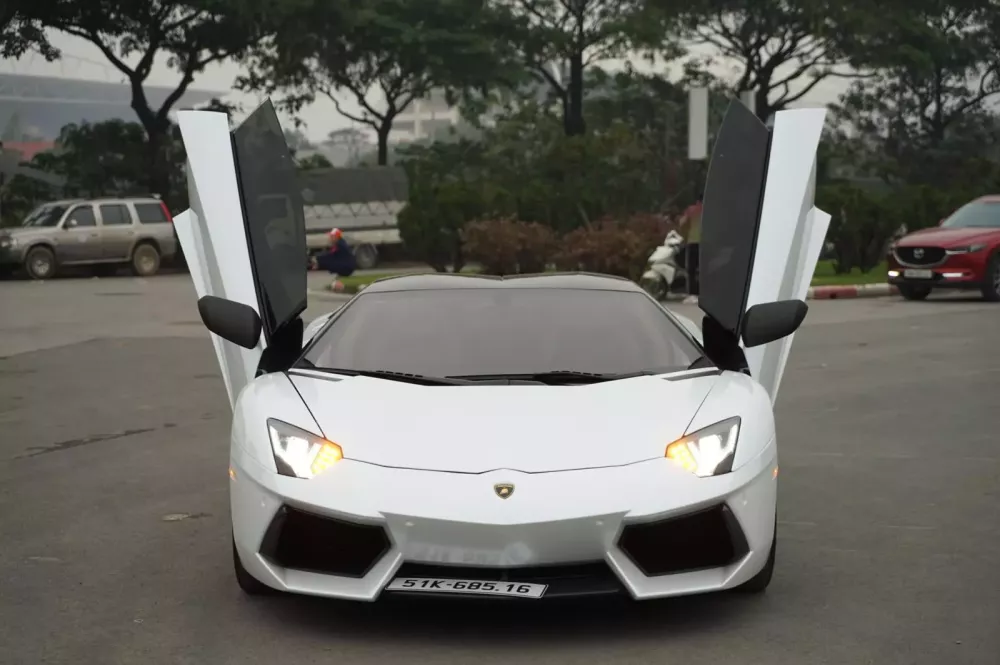 Cận cảnh Lamborghini Aventador mui trần có giá bán gần 17 tỷ đồng, cả Việt Nam chỉ có 4 chiếc- Ảnh 3.