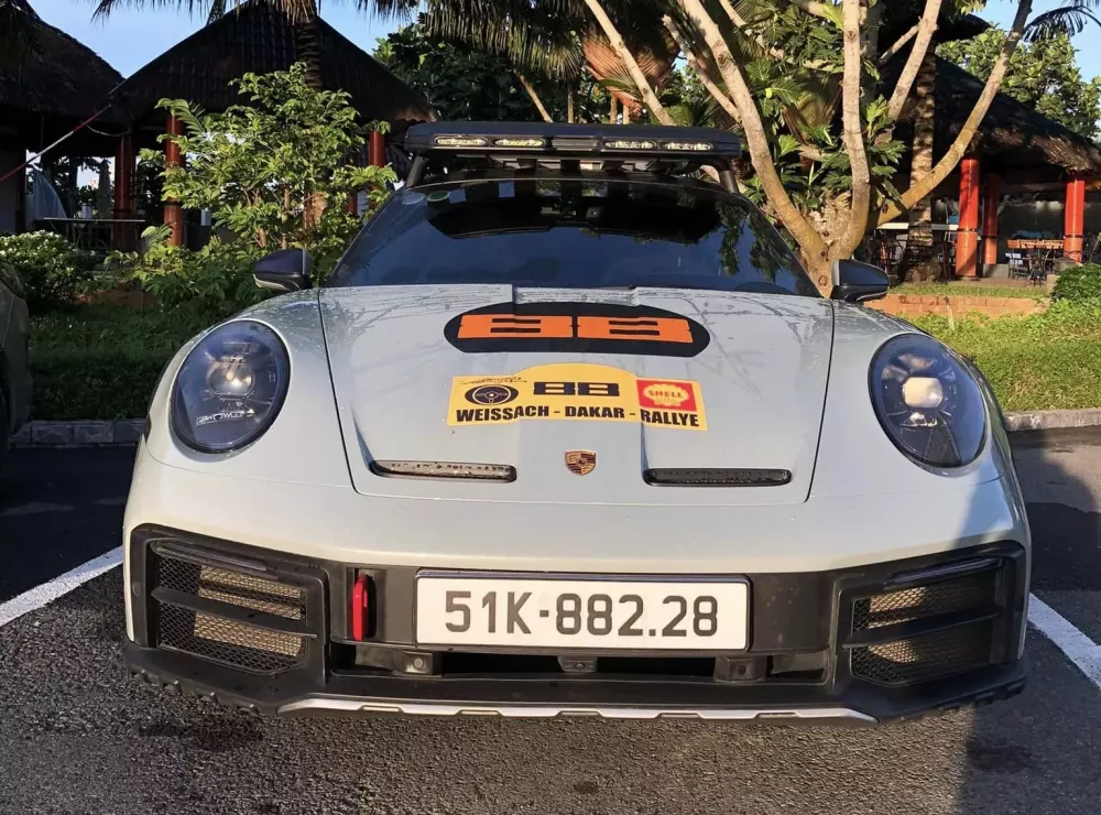 Vẻ đẹp của Porsche 911 Dakar mới về Việt Nam, chủ xe bỏ ra hơn 100 triệu đồng để làm điều này- Ảnh 1.