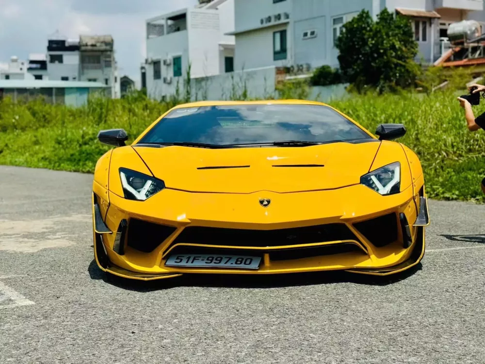 Siêu xe Lamborghini Aventador Limited Edition 50 lại được cho đi đổi màu mới- Ảnh 1.