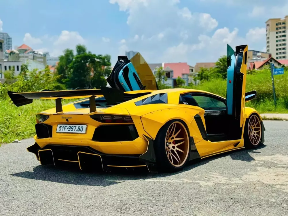 Siêu xe Lamborghini Aventador Limited Edition 50 lại được cho đi đổi màu mới- Ảnh 3.