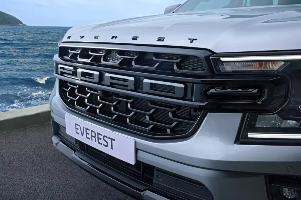 Ford Everest Sport 2024 có thêm lưới tản nhiệt mới