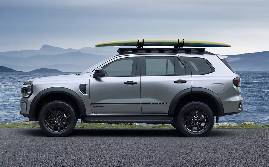 Ford Everest Sport 2024 có bệ bước chân bằng thép không gỉ