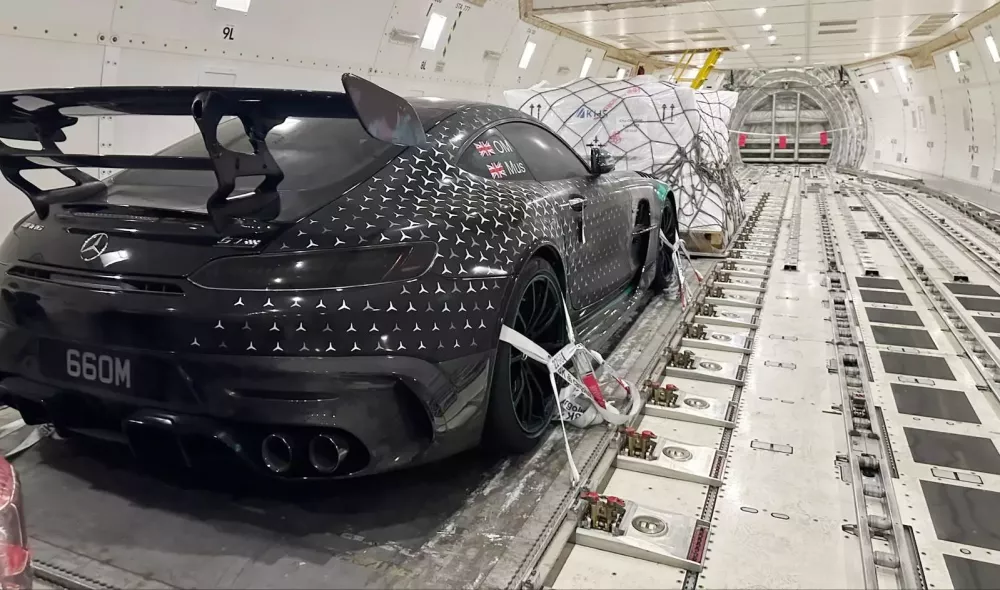 Ấn tượng với đội xe hiệu năng cao Mercedes-AMG tham dự Gumball 3000: GT Black Series nổi bật bên cạnh GT63 SE Performance- Ảnh 3.