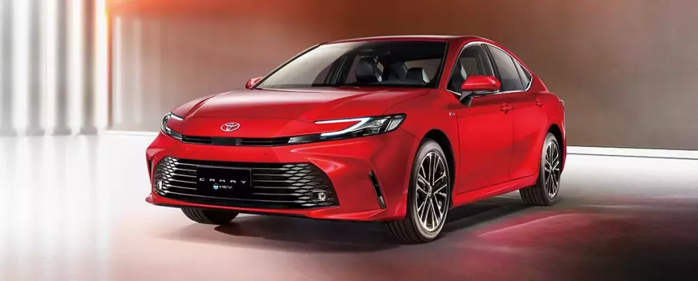 Cận cảnh thiết kế đầu xe của Toyota Camry 2025 tại Đài Loan