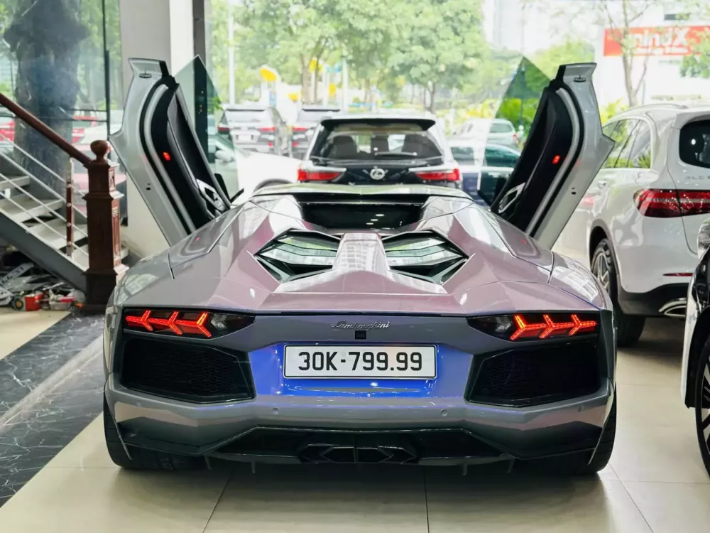 Siêu xe Lamborghini Aventador mui trần được tăng giá thêm 5 tỷ đồng vì mới định danh biển 30K-799.99- Ảnh 4.