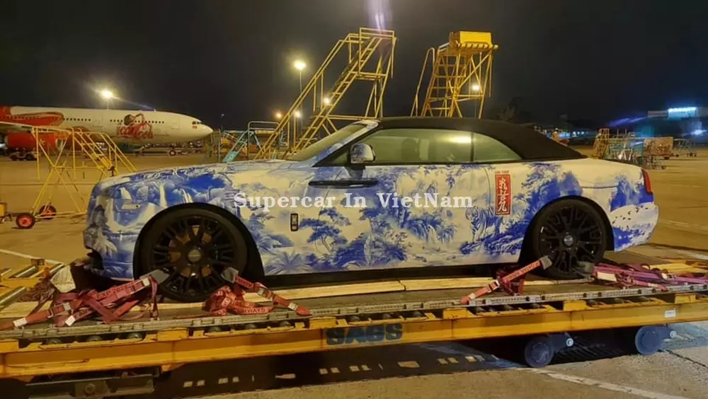 Rolls-Royce Dawn mới về Việt Nam tham dự Gumball 3000 gây thích thú với bộ áo giống gốm sứ- Ảnh 3.