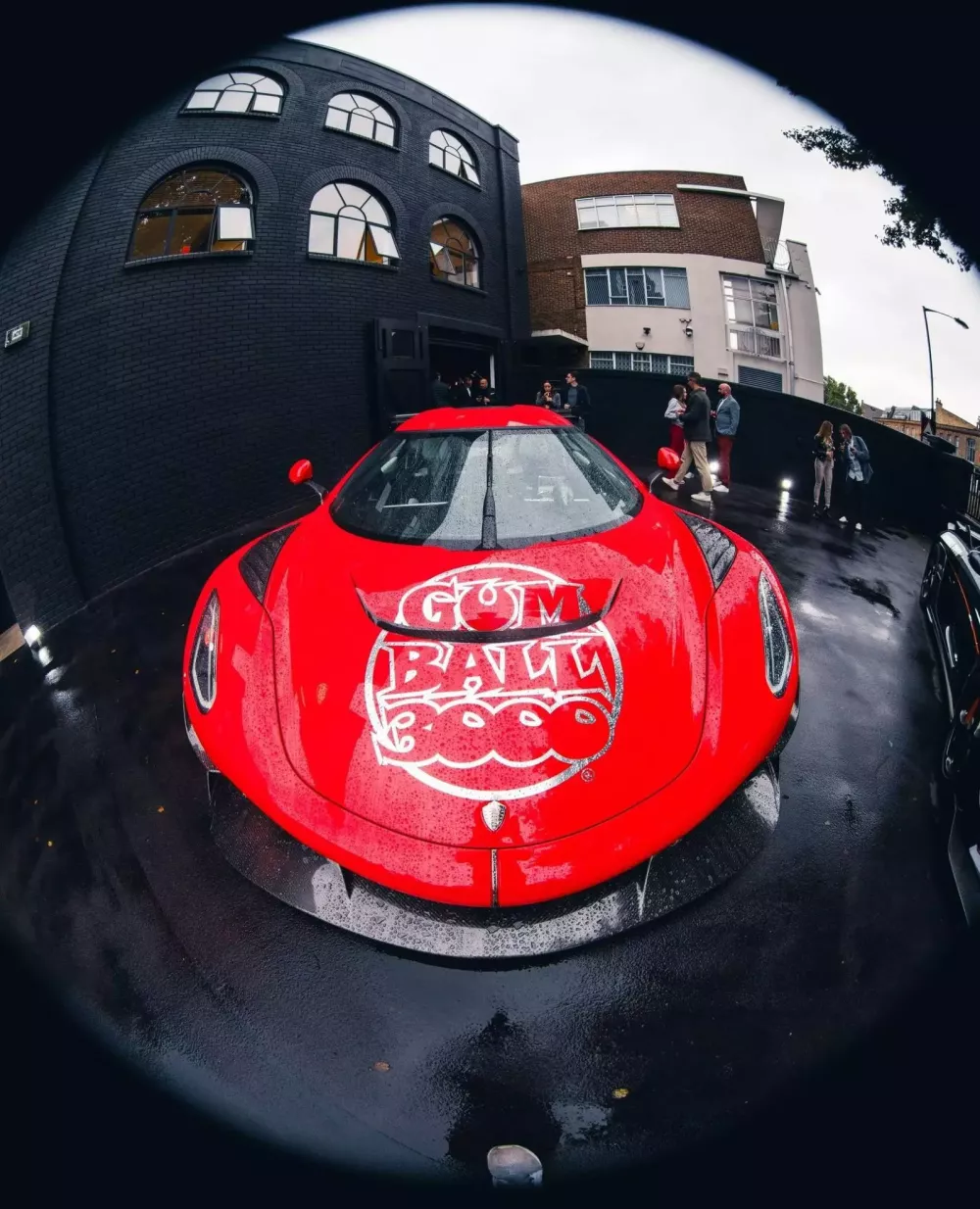 Siêu phẩm đầu tiên lỡ hẹn tham dự Gumball 3000 ở Việt Nam: Mạnh 1.603 mã lực, giá hơn 80 tỷ đồng- Ảnh 3.