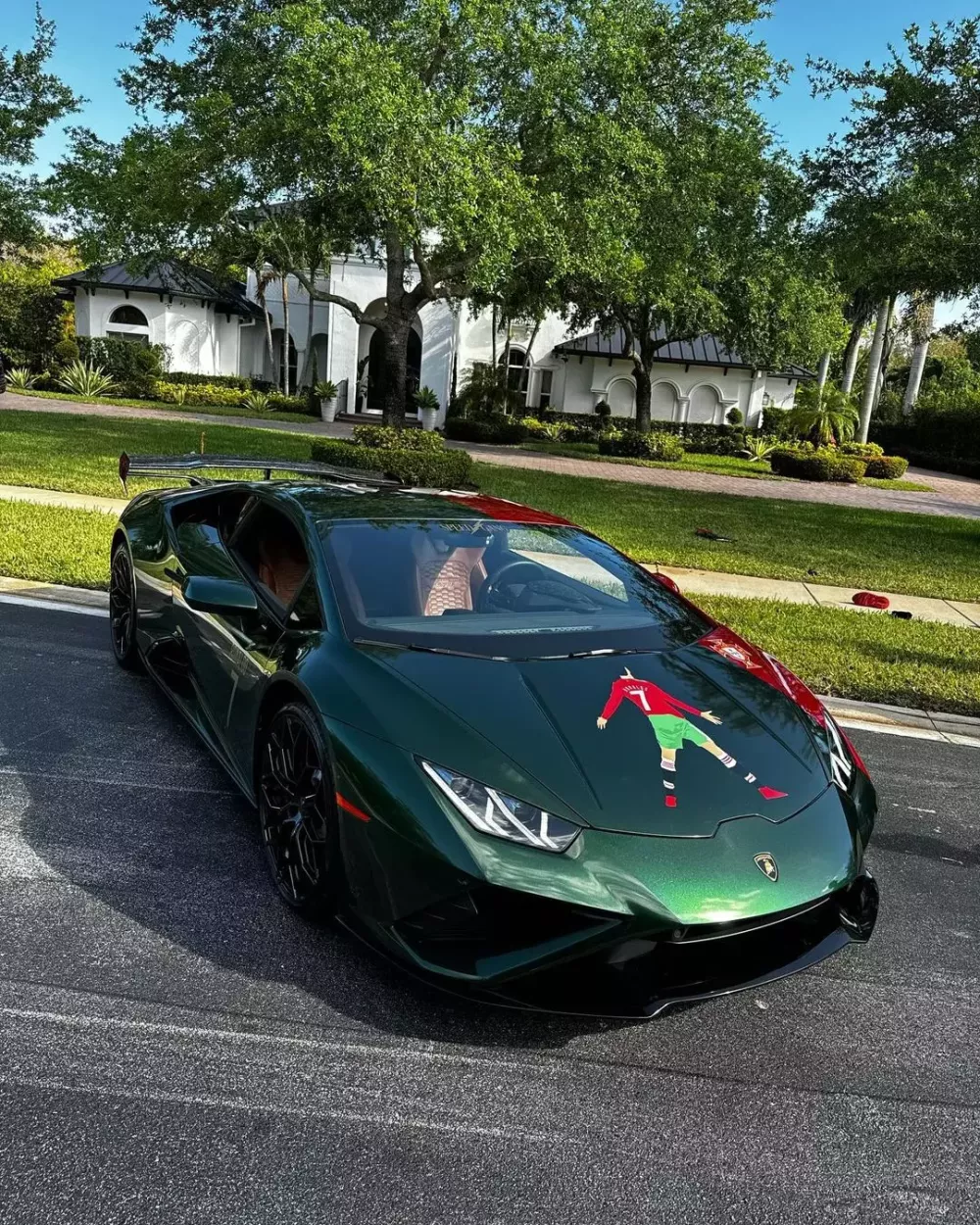 IShowSpeed - fan cuồng của Cristiano Ronaldo - sẽ tham dự Gumball 3000 ở Việt Nam trên Lamborghini Huracan- Ảnh 3.