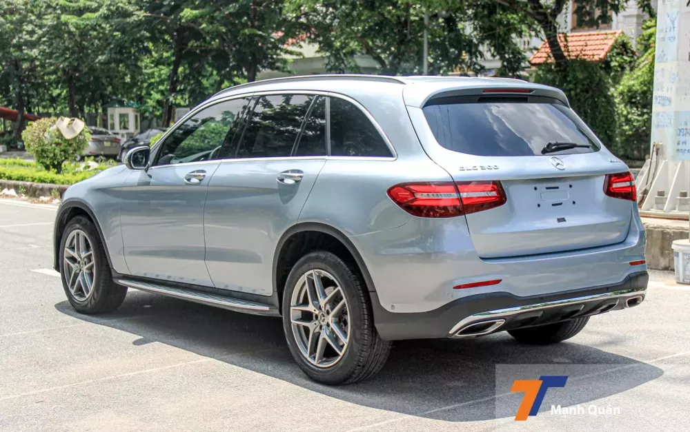 Mercedes-Benz GLC 300 đời 2016 giá hơn 1 tỷ đồng, ngang Hyundai Santa Fe- Ảnh 4.