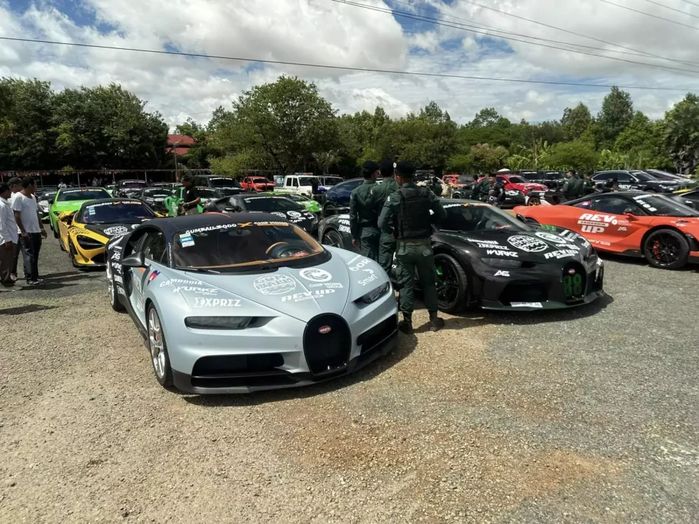 Đại gia Campuchia, mang bộ đôi siêu phẩm Bugatti Chiron đến Việt Nam tham dự Gumball 3000- Ảnh 2.