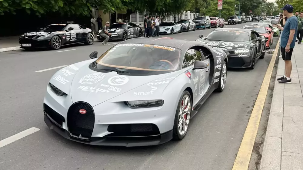 Đại gia Campuchia, mang bộ đôi siêu phẩm Bugatti Chiron đến Việt Nam tham dự Gumball 3000- Ảnh 1.