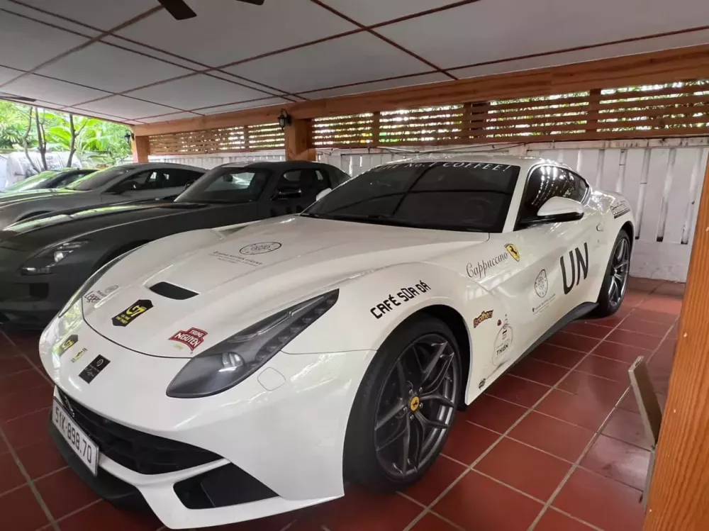 Sở hữu 3 chiếc Ferrari F12 nhưng "bạch mã" được nhà sưu tập xe lớn nhất Việt Nam cho tham dự Gumball 3000- Ảnh 1.