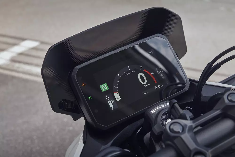 M&agrave;n h&igrave;nh m&agrave;u TFT 5 inch của Honda CB500 Hornet