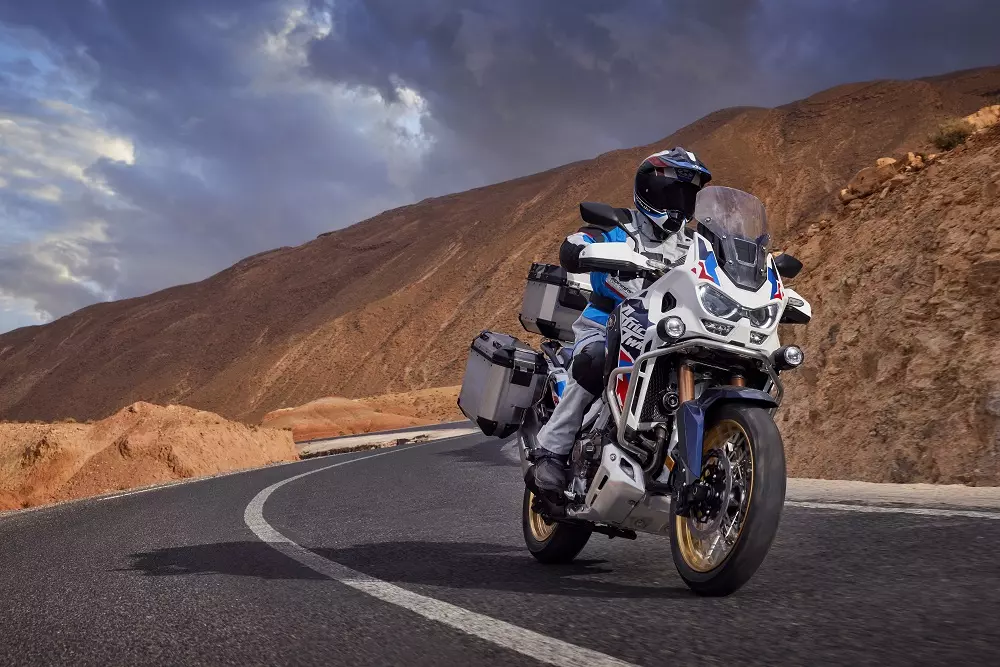 Honda CRF1100L Africa Twin Adventure Sports 2024 dành cho việc chạy đường trường.