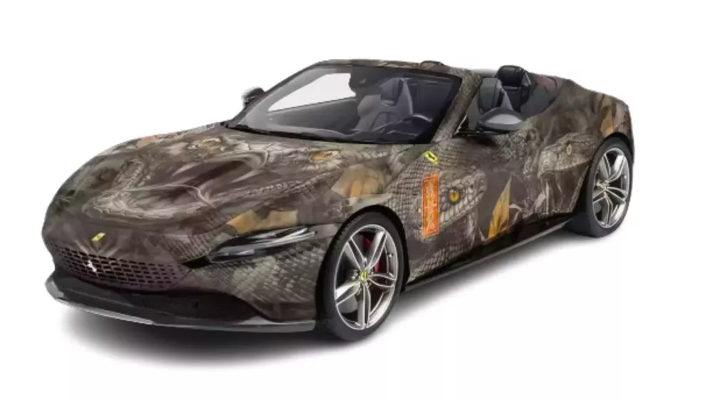 Ferrari Roma Spider thứ 2 lộ diện tham dự Gumball 3000: Bộ áo quá độc lạ- Ảnh 2.