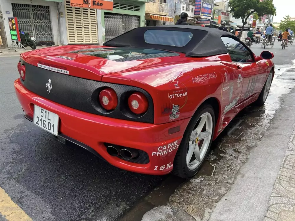 Độc lạ như "Qua" Vũ, không chỉ 1 mà mang 2 xe Ferrari 360 Spider góp mặt ở Gumball 3000- Ảnh 4.