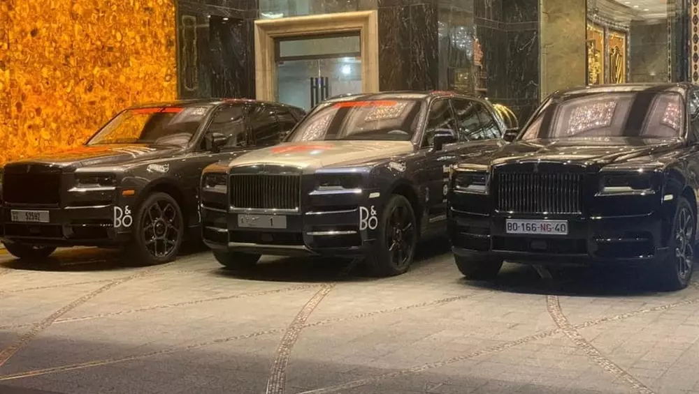 Lộ diện nơi đỗ xe của 2 chiếc Rolls-Royce Cullinan tham dự Gumball 3000, có cả Cullinan bản đặc biệt của Việt Nam- Ảnh 2.