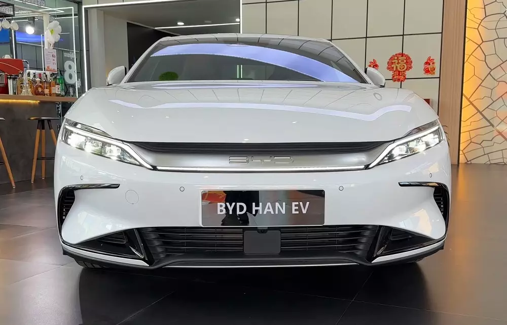 BYD Han EV nhìn từ phía trước