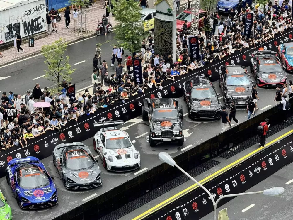 Gumball 3000: Hơn 1.600km để con có thể chạm vào đam mê Bugatti chỉ thấy qua màn hình- Ảnh 1.