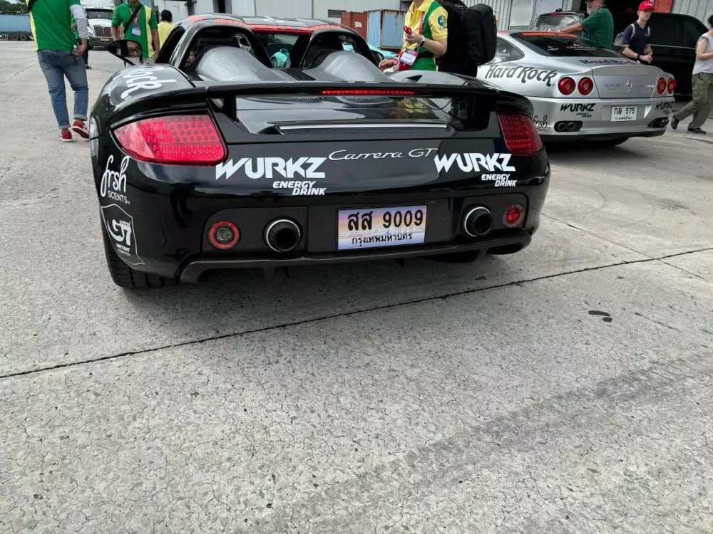 Porsche Carrera GT của đại gia Thái Lan đang di chuyển về quận 1: 1 trong 6 siêu phẩm tại Gumball 3000- Ảnh 1.