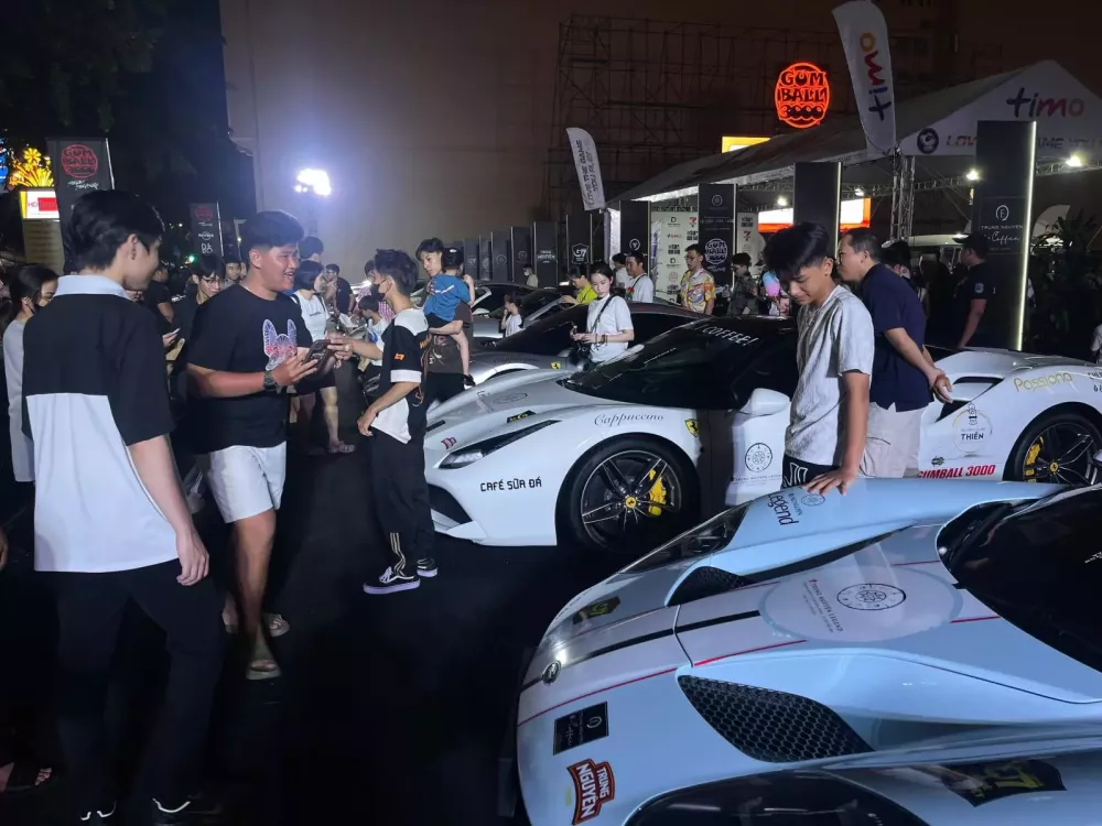 Gumball 3000: Hơn 1.600km để con có thể chạm vào đam mê Bugatti chỉ thấy qua màn hình- Ảnh 7.