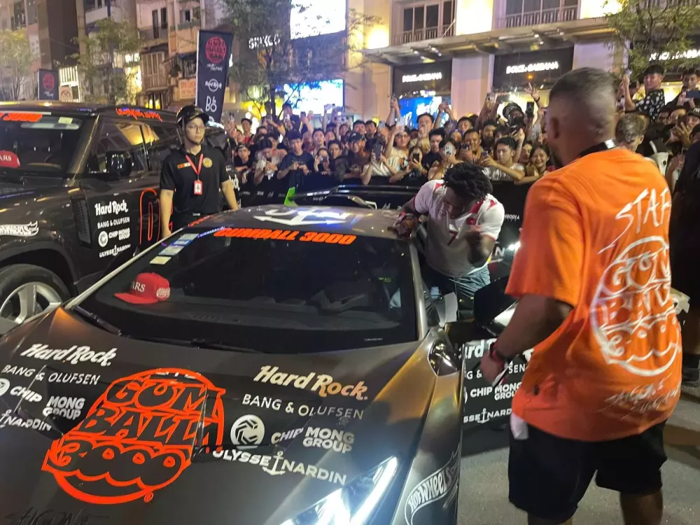 Streamer IshowSpeed gây náo nhiệt tại Gumball 3000 với những màn giao lưu hài hước: Sẽ lái Lamborghini Huracan STO- Ảnh 2.