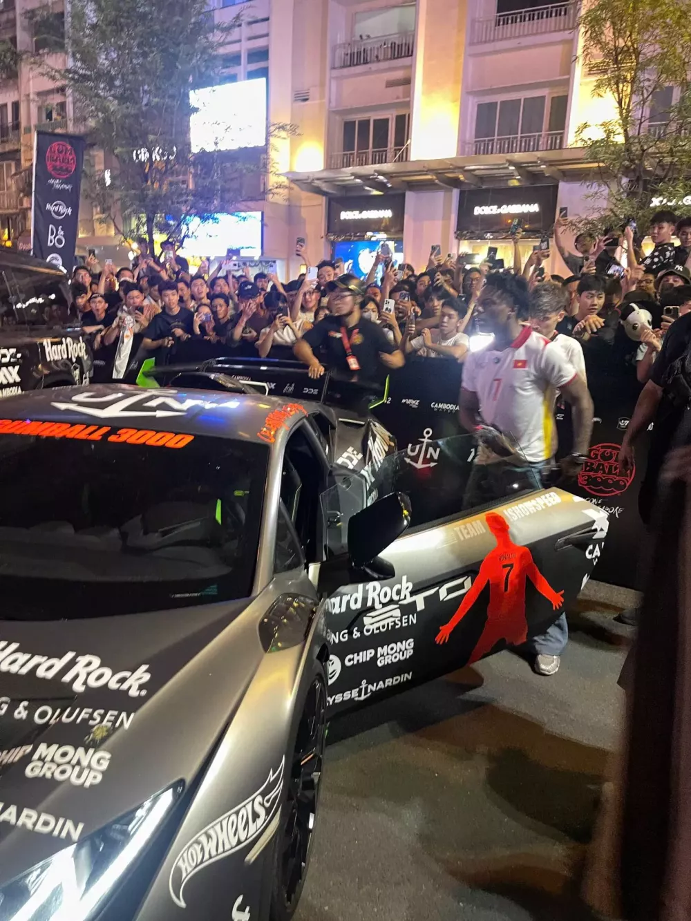 Streamer IshowSpeed gây náo nhiệt tại Gumball 3000 với những màn giao lưu hài hước: Sẽ lái Lamborghini Huracan STO- Ảnh 1.