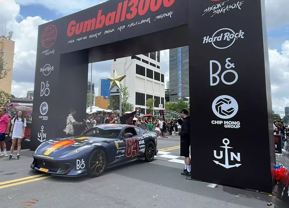 Dàn siêu xe Gumball 3000 2024 chính thức khởi hành từ Việt Nam đi Campuchia: Ferrari 296 GTB xuất phát trước- Ảnh 5.