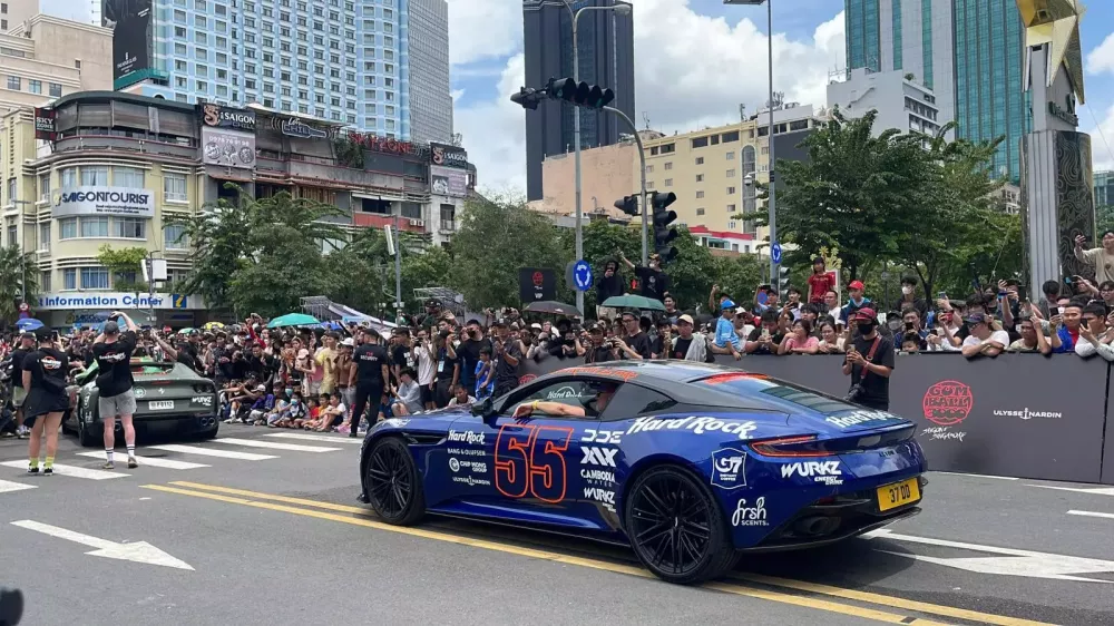 Dàn siêu xe Gumball 3000 2024 chính thức khởi hành từ Việt Nam đi Campuchia: Ferrari 296 GTB xuất phát trước- Ảnh 8.