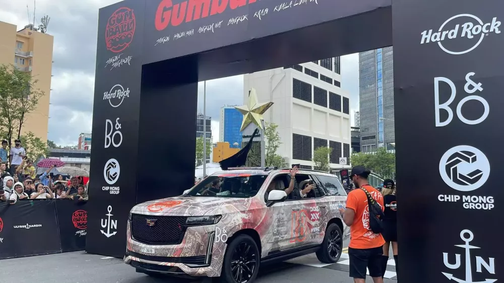 Dàn siêu xe Gumball 3000 2024 chính thức khởi hành từ Việt Nam đi Campuchia: Ferrari 296 GTB xuất phát trước- Ảnh 4.