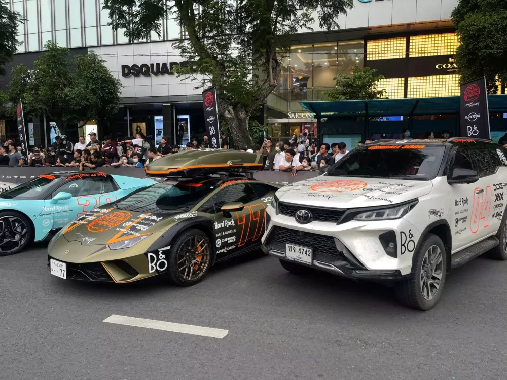 Toàn cảnh Gumball 3000 2024 trong ngày đầu tiên ở Việt Nam: Koenigsegg Regera và Pagani Huayra BC Roadster gây tắc đường- Ảnh 7.