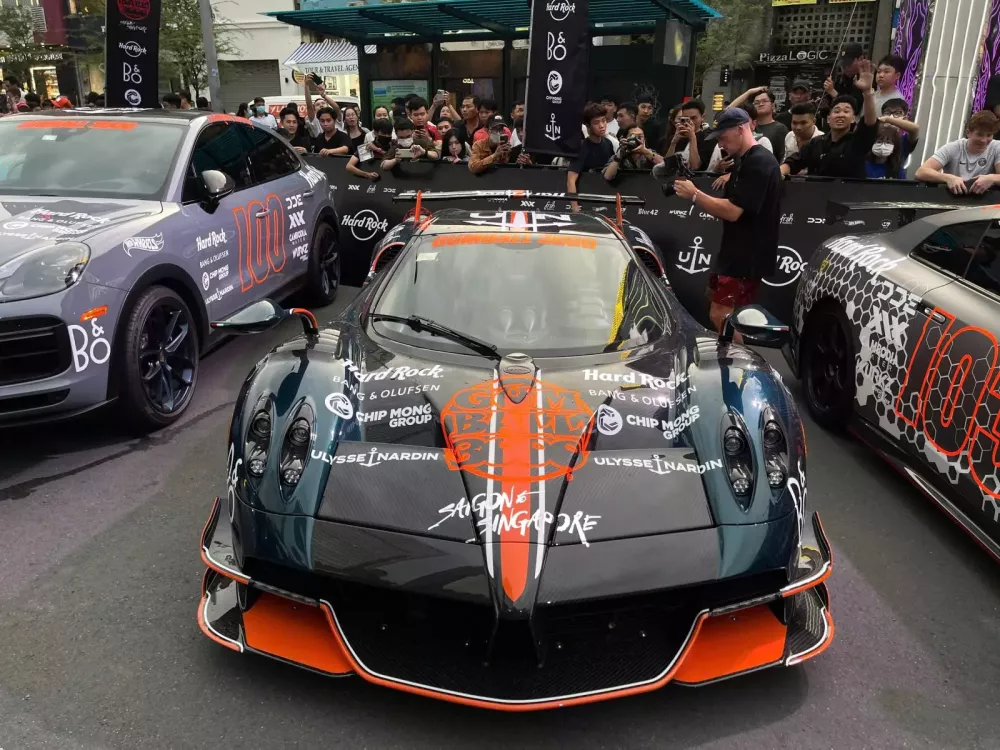 Toàn cảnh Gumball 3000 2024 trong ngày đầu tiên ở Việt Nam: Koenigsegg Regera và Pagani Huayra BC Roadster gây tắc đường- Ảnh 2.