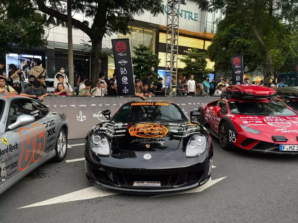 Toàn cảnh Gumball 3000 2024 trong ngày đầu tiên ở Việt Nam: Koenigsegg Regera và Pagani Huayra BC Roadster gây tắc đường- Ảnh 3.