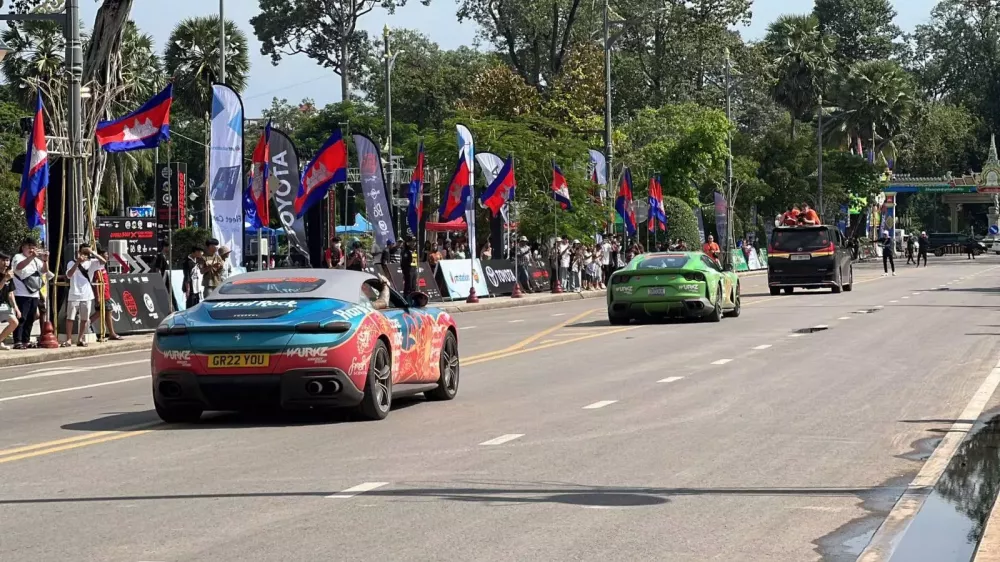 Gumball 3000 ngày thứ 2 ở Campuchia: Gần 200 siêu xe tụ tập di chuyển đi Siem Reap gần 320 km- Ảnh 12.