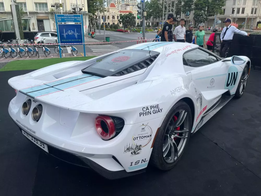 Cận cảnh "nàng thơ" Ford GT '67 Heritage Edition độc nhất Việt Nam, 39 xe trên thế giới nhưng...- Ảnh 10.