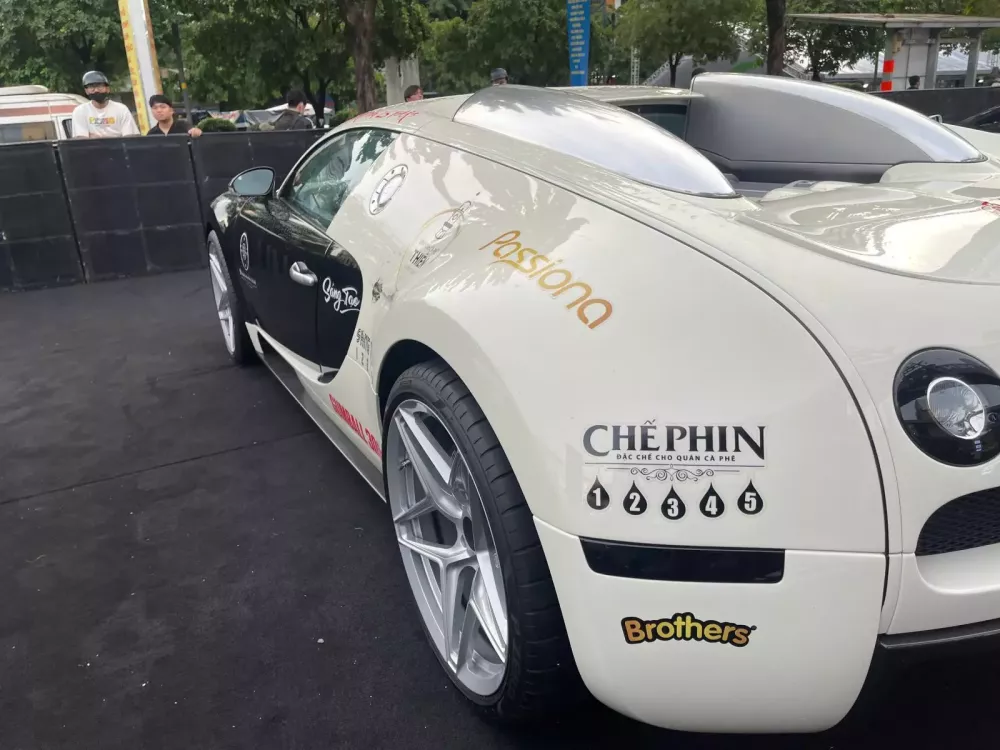 Cận cảnh Bugatti duy nhất tham dự Gumball 3000 ở Việt Nam: Từng được mang đi xuyên Việt gần 2.000 km- Ảnh 8.