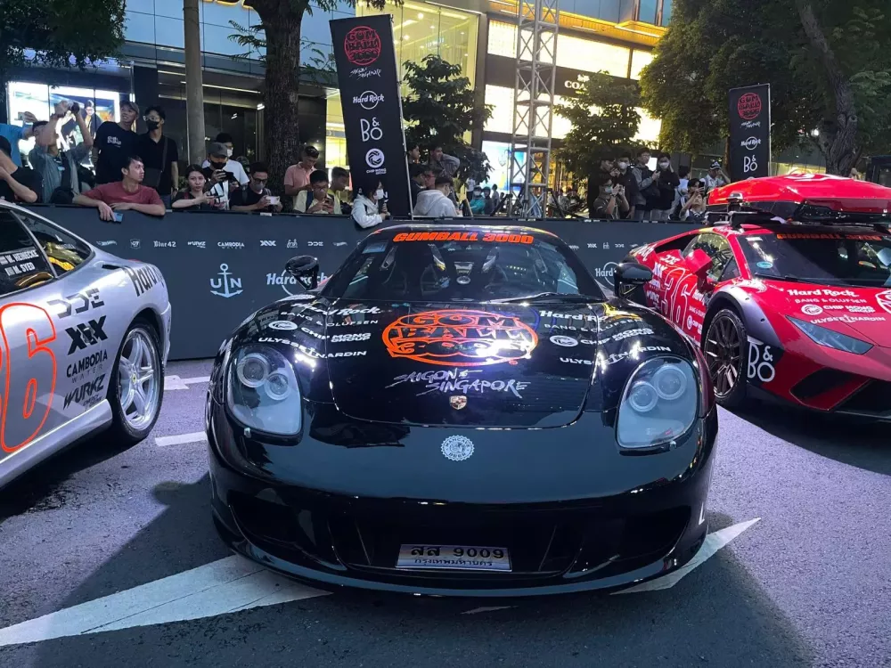 Chi tiết Porsche Carrera GT của đội Thái Lan tại Gumball 3000: Siêu phẩm nhà Porsche mà "Qua" Vũ rất mê- Ảnh 1.