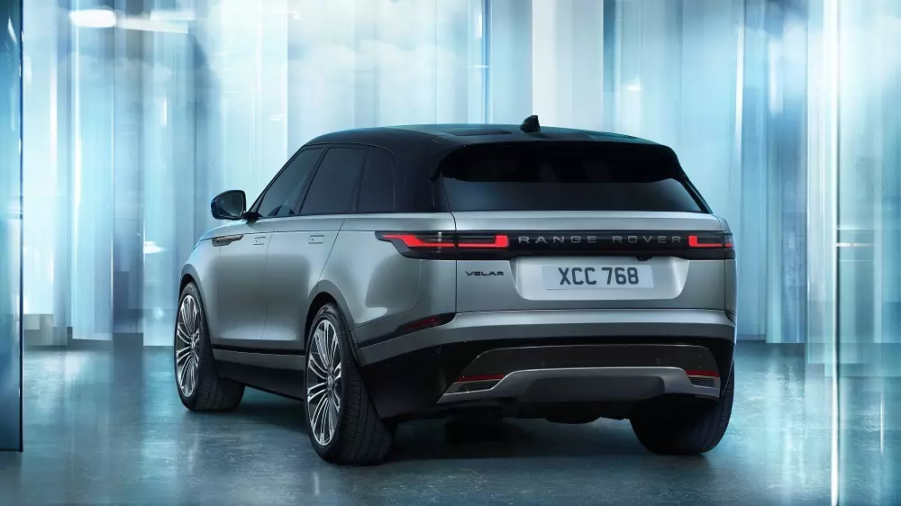 Khu vực phía sau của Range Rover Velar 2025 trông gọn gàng hơn