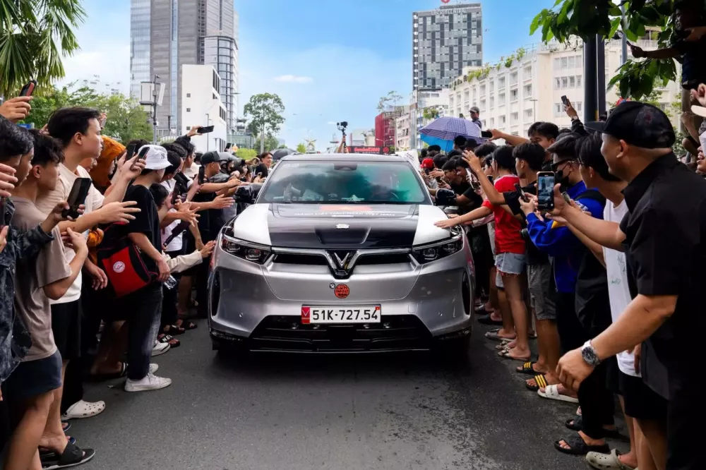 VinFast VF 7 và VF 9 - bộ đôi xe điện duy nhất nổi bật tại Gumball 3000