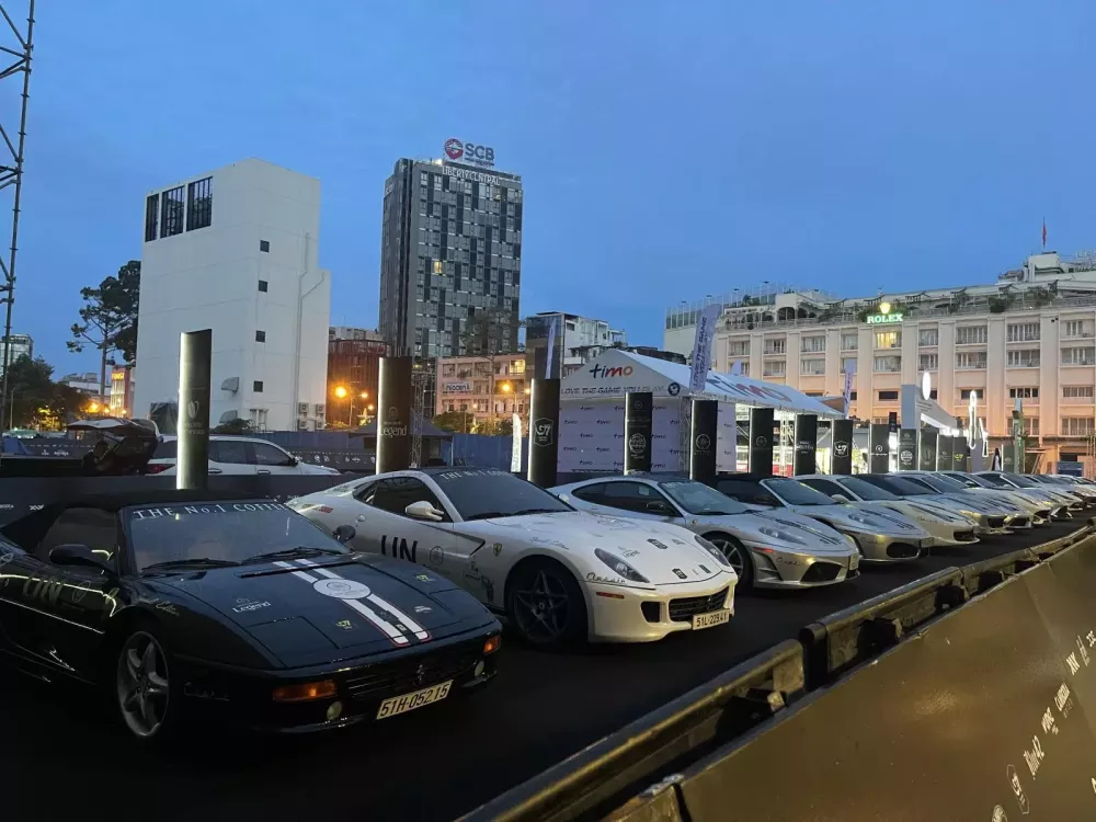 “Ly cà phê đen” Ferrari F355 Spider có 1 không 2 của "vua cà phê" Việt Nam- Ảnh 1.