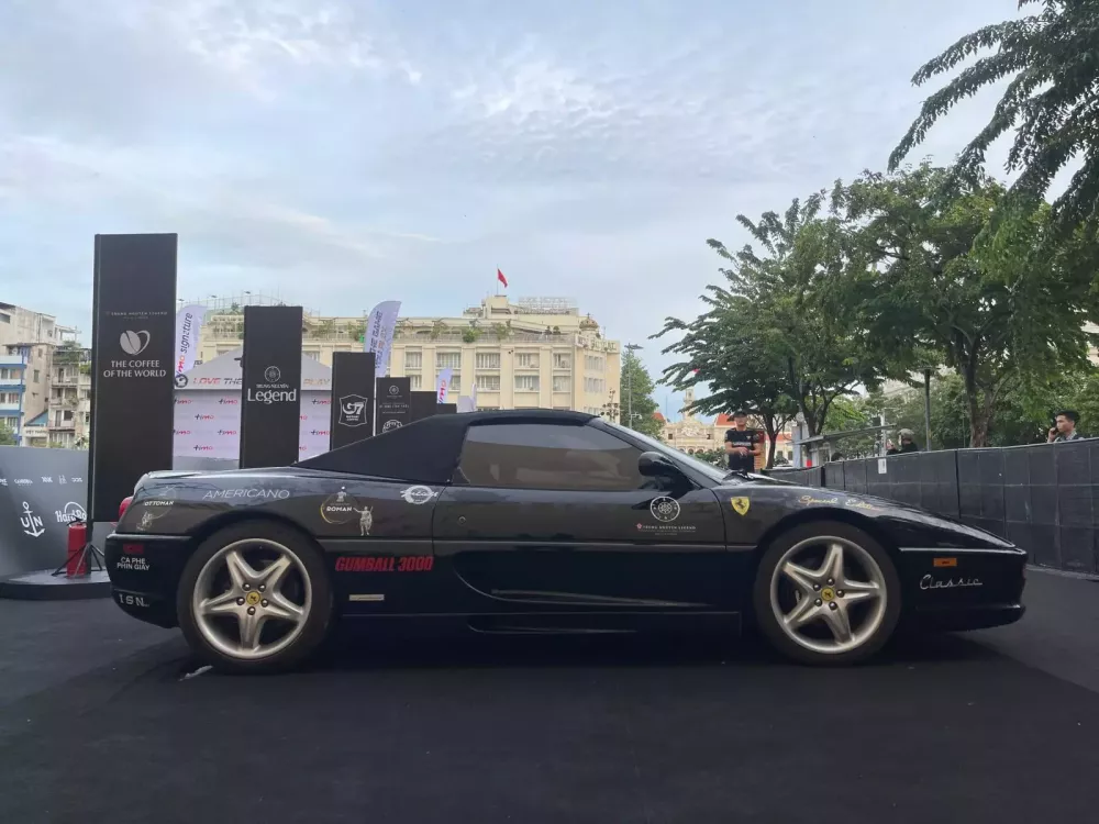 “Ly cà phê đen” Ferrari F355 Spider có 1 không 2 của "vua cà phê" Việt Nam- Ảnh 6.