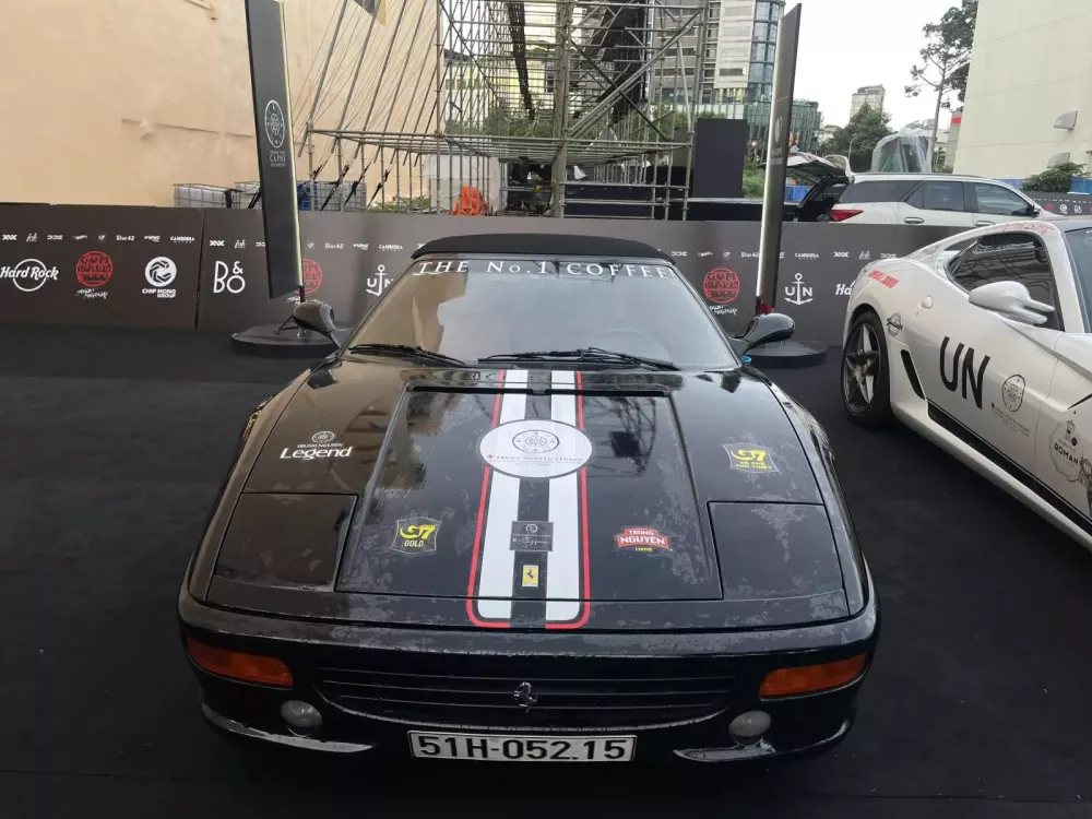 “Ly cà phê đen” Ferrari F355 Spider có 1 không 2 của "vua cà phê" Việt Nam- Ảnh 2.