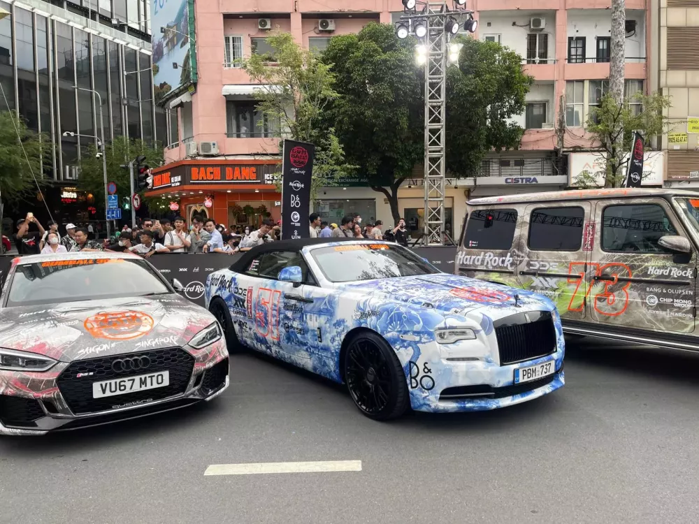 Dàn siêu xe đầy đủ màu sắc của các thành viên Gumball 3000 2024: Có bộ áo lên đến trăm triệu đồng- Ảnh 1.