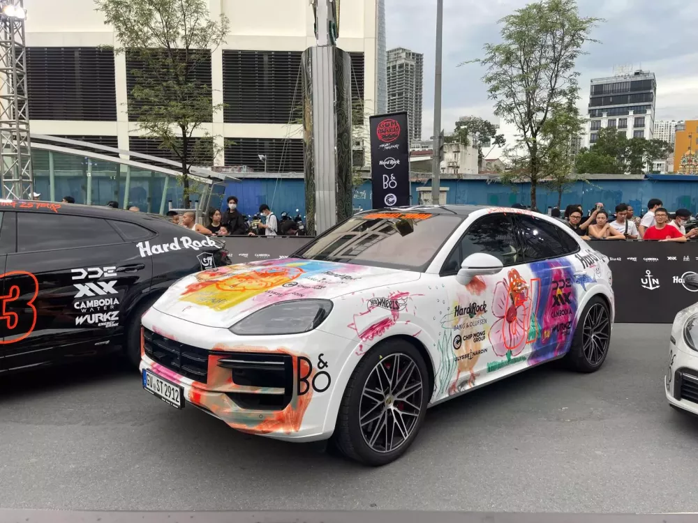 Dàn siêu xe đầy đủ màu sắc của các thành viên Gumball 3000 2024: Có bộ áo lên đến trăm triệu đồng- Ảnh 11.