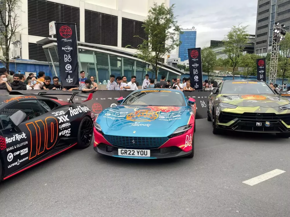 Chi tiết 2 siêu xe mui trần Ferrari Roma Spider đặc biệt ở Gumball 3000 2024: 1 xe do hot girl cầm lái- Ảnh 2.